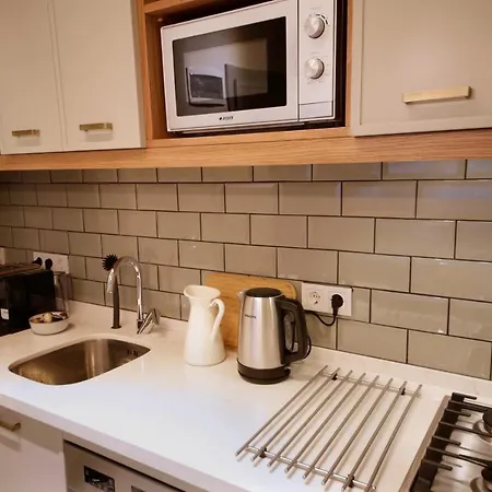 New Modern Flat- By Taksim Square Guest house *